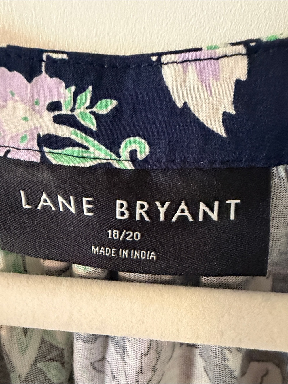 Lane Bryant floral split-neck knit top Navy/Lavender/Green Size 18/20 - Picture 2 of 5